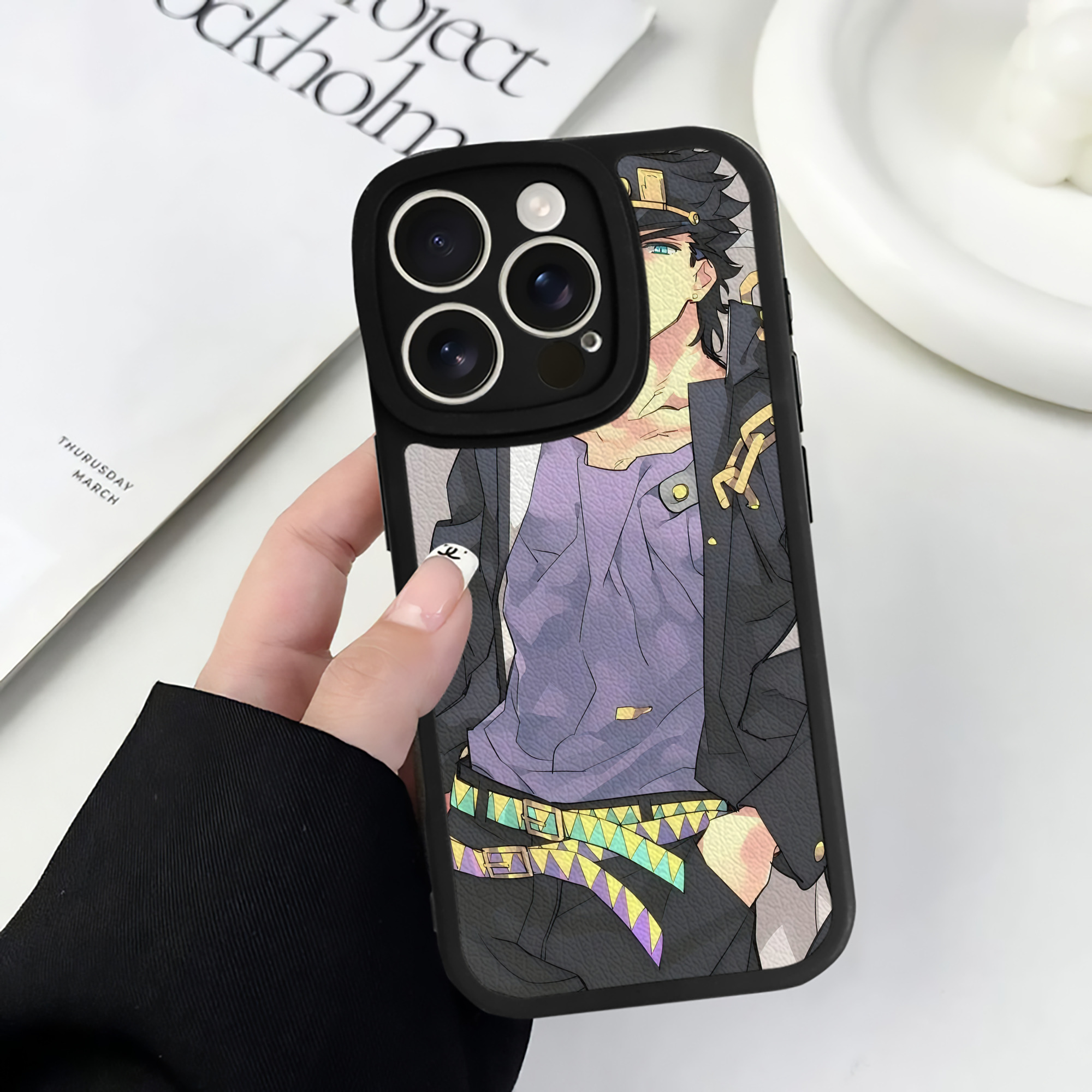 （画像用） ジョジョの奇妙な冒険 JoJo's Bizarre Adventure 【iPhone 16シリーズ対応】シリコンスマホケース（レザー調） 材質：シリコン